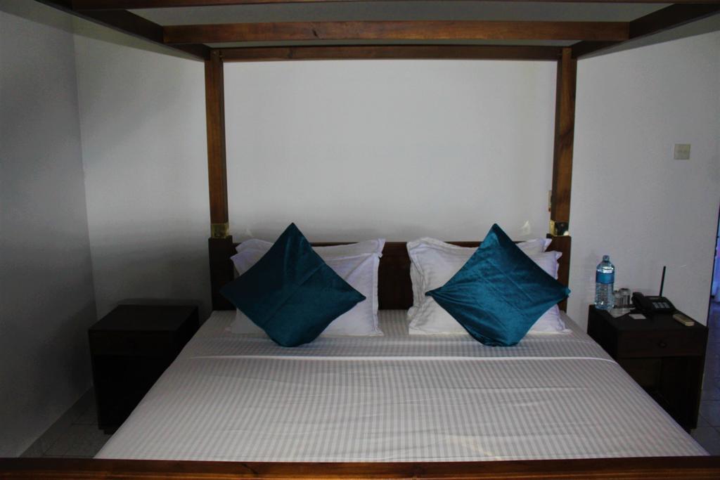 Blue Water Villa Piliyandala Exterior photo