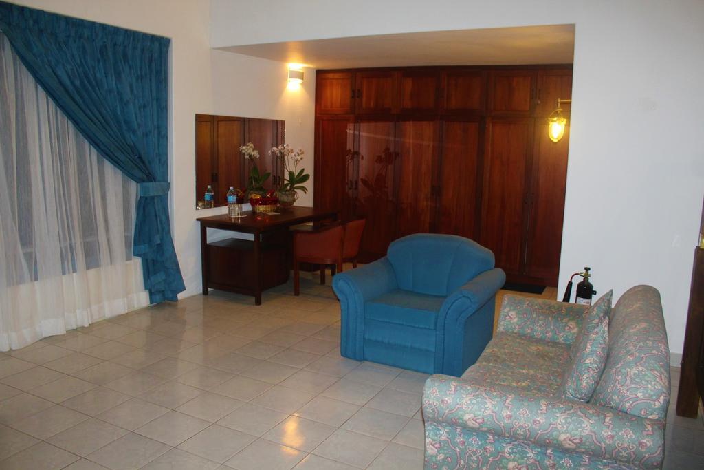 Blue Water Villa Piliyandala Exterior photo